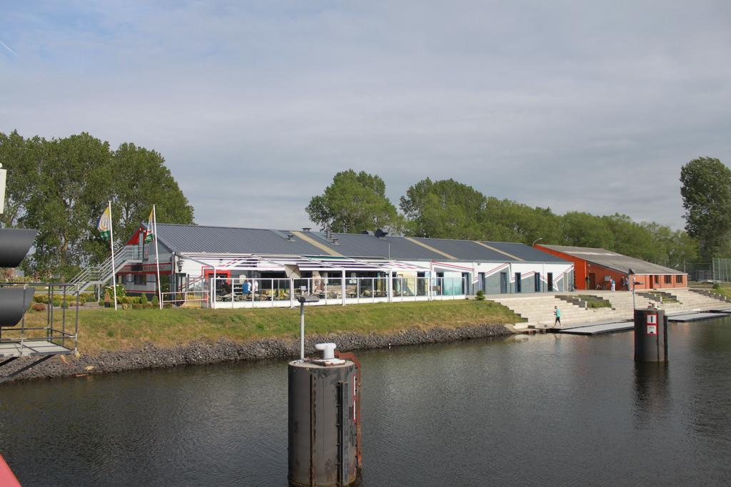 Herdersbrug Youth Hostel Брюж Екстериор снимка